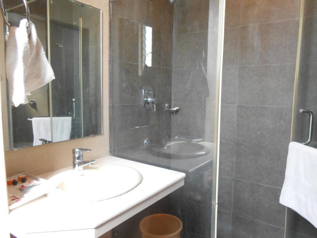Hotel Victerrace Regency Калькутта Номер фото